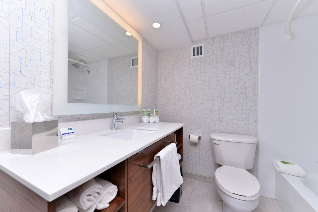 Holiday Inn Express & Suites Springfield by IHG