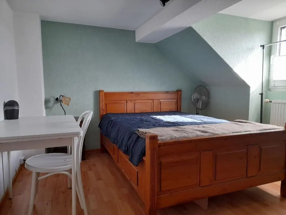 3 Bed House - Sleeps 6 - Parking - Wifi