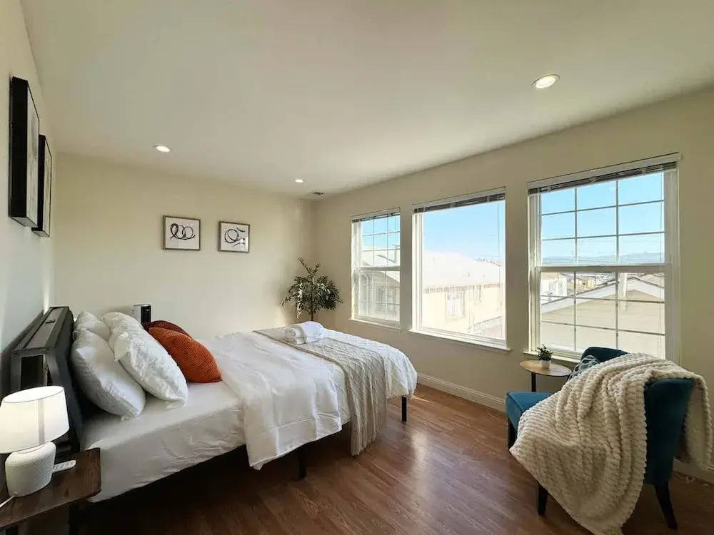South SF Spacious Entire Unit With 3brs 3bth on 2F