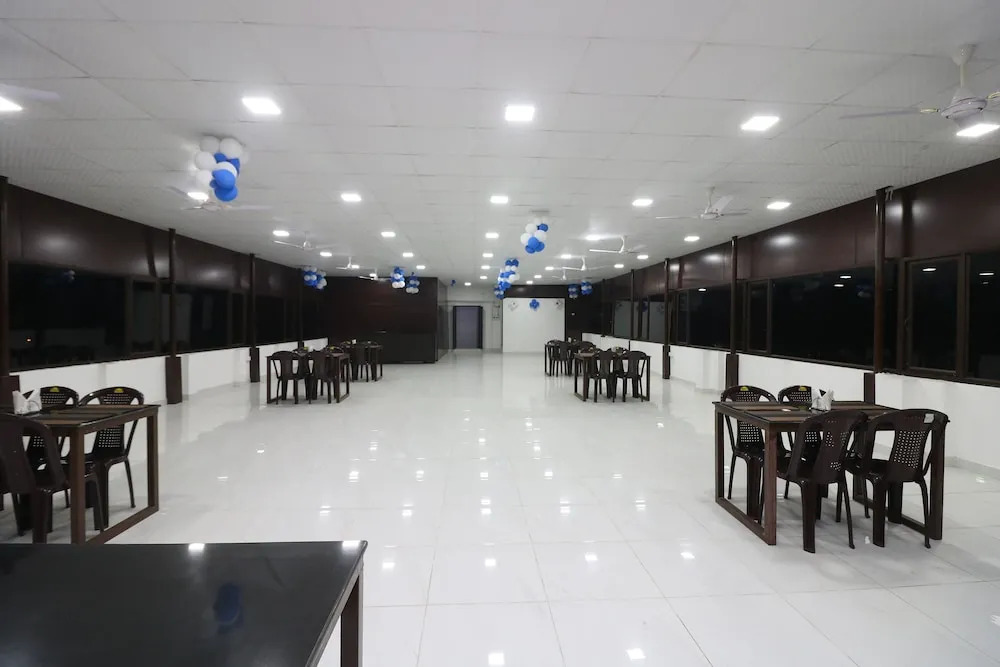 OYO 9809 Hotel Shree Residency