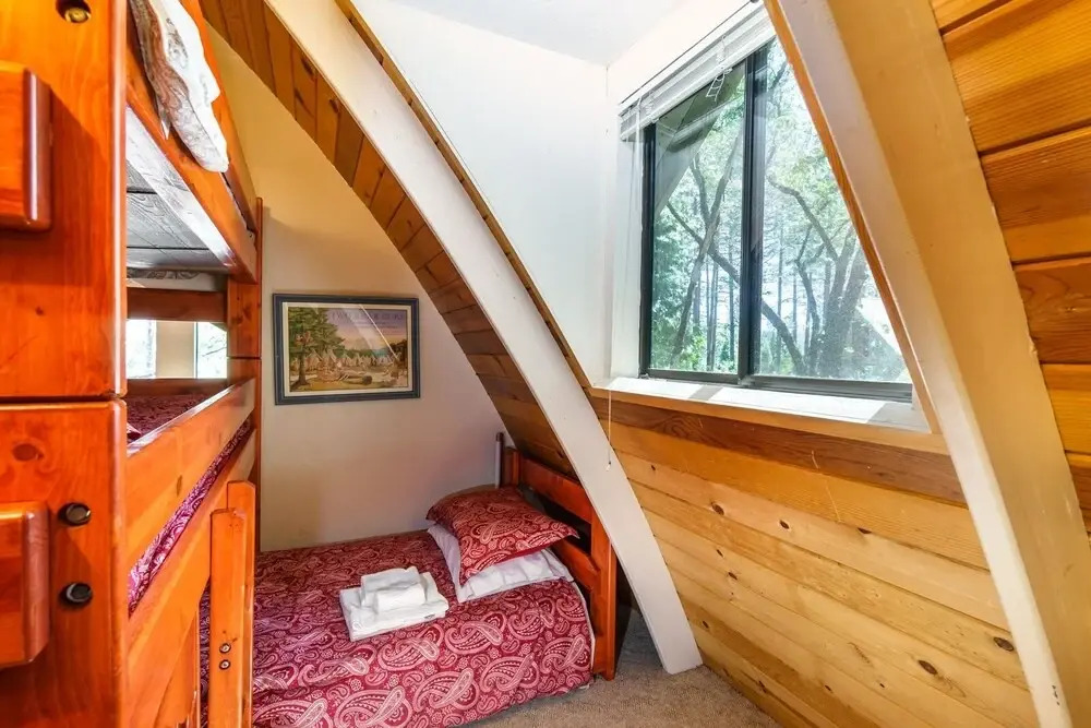 Hart Lake House - Amazing Location 500 Feet to Marina Beach and Pet Friendly! by Yosemite Region Resorts