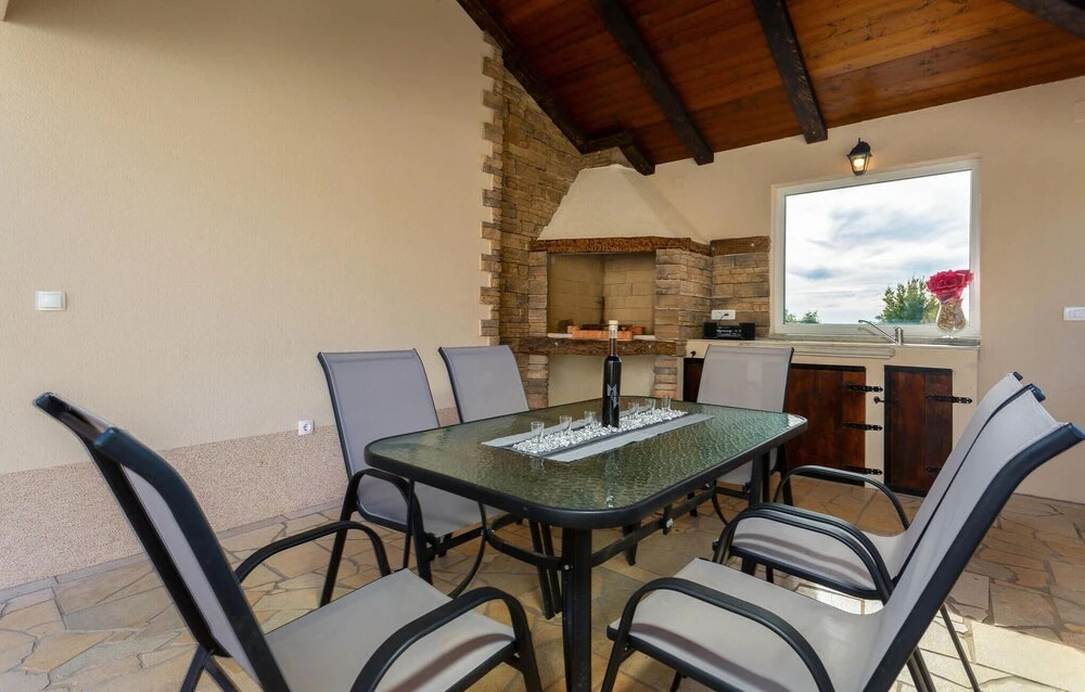 Beautiful Home In Kras