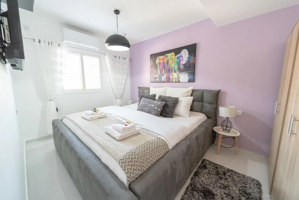YalaRent Sunny 3BR APT - Families only
