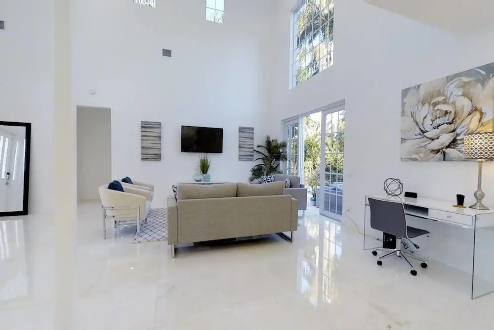 Beautiful Hollywood Beach 4 BR Home W Heated Pool