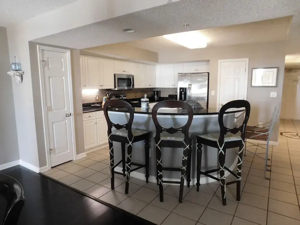 Yacht Club S #1-1104 4 Bedroom Condo by RedAwning