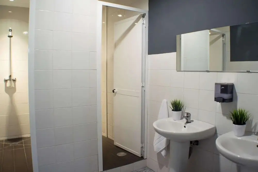 Quart Youth Hostel & Apartments