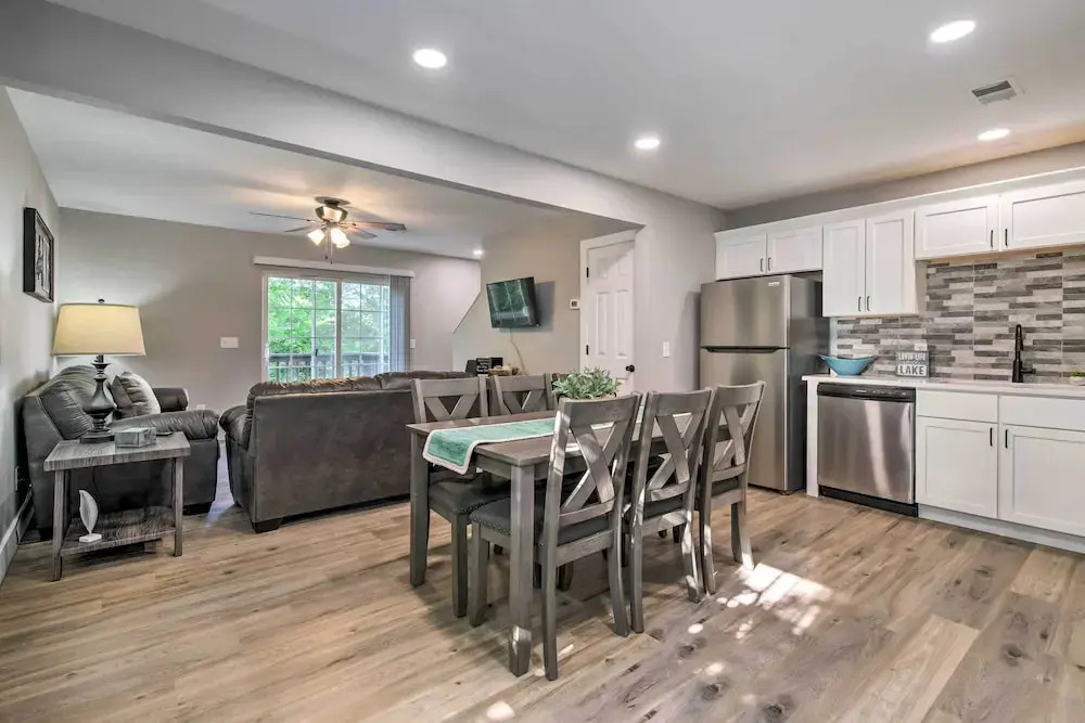 Townhome 1-min Walk to Lake & Close to Sdc!