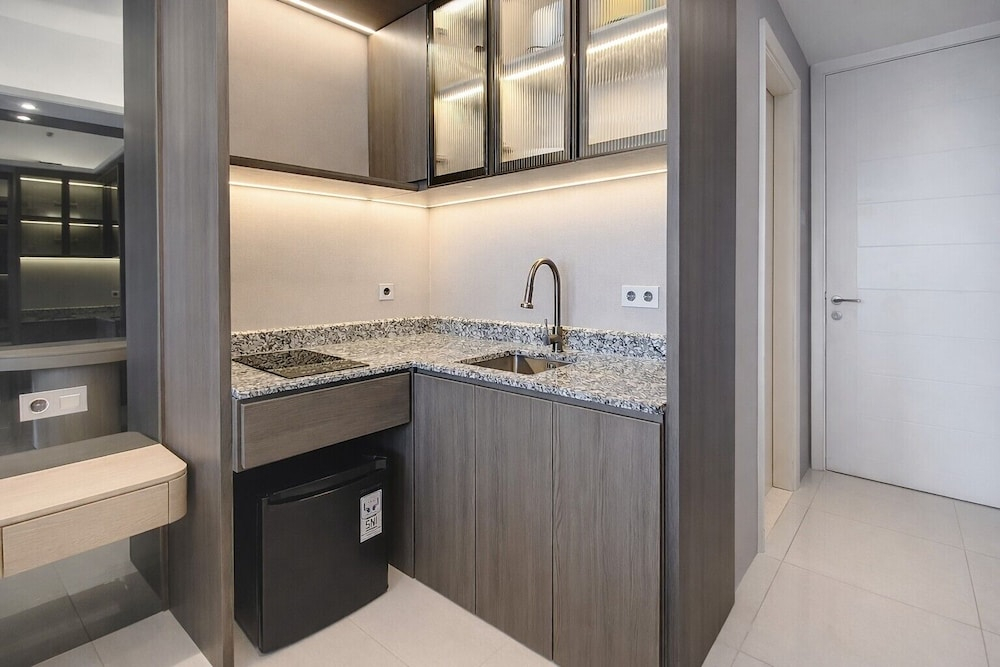 Magnificent Studio With Mall Access At Benson Supermall Mansion Apartment