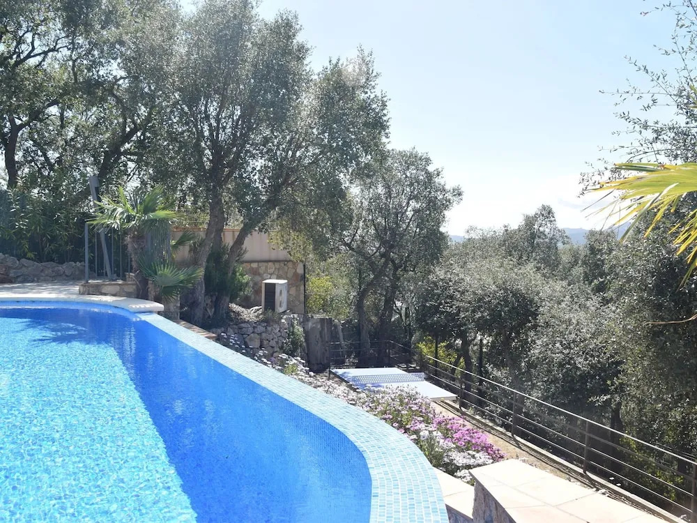 Beautiful Villa With Fantastic View and Infinity Pool Near Santa Cristina D'aro
