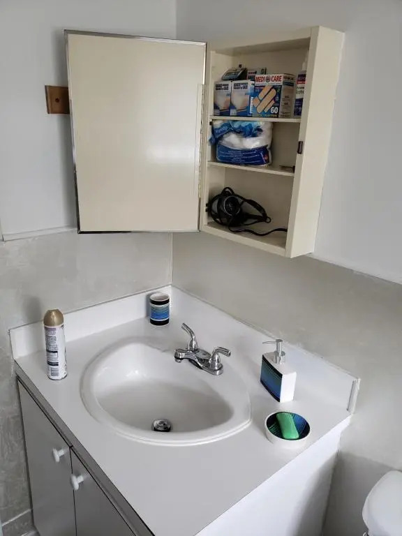 Downtown apartment next to highway netflix+wifi