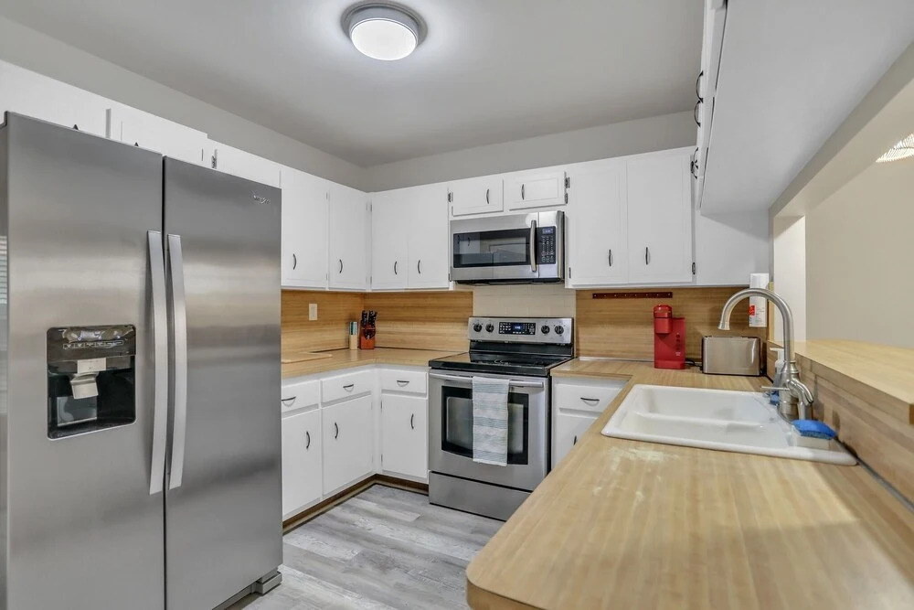 Miabella Of Hollywood 3 Bedroom Home by RedAwning