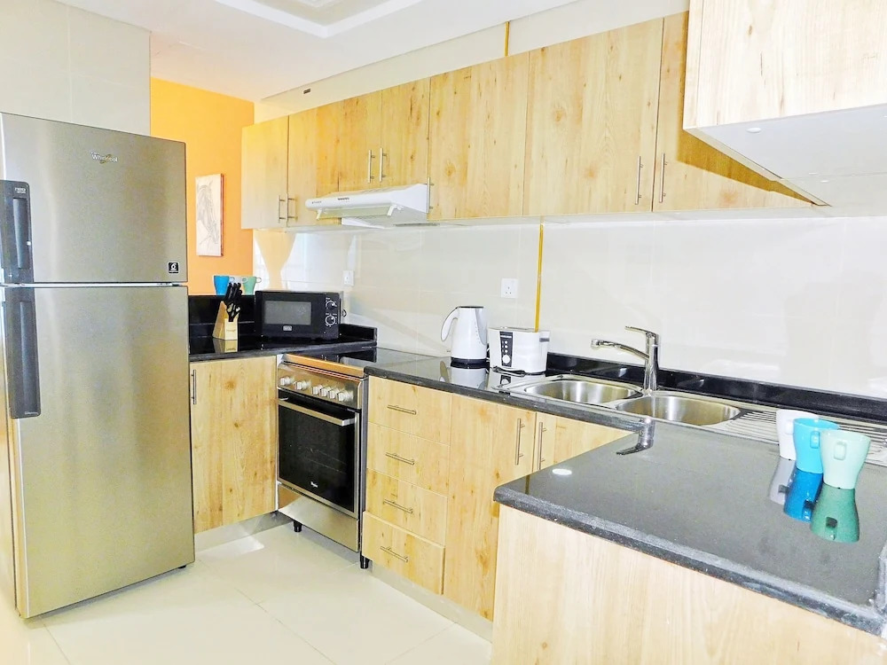 Luton Vacation Homes Continental Tower