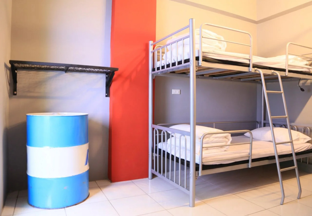 Warm House Hualien Hostel Backpacker(Over Head Hostel)