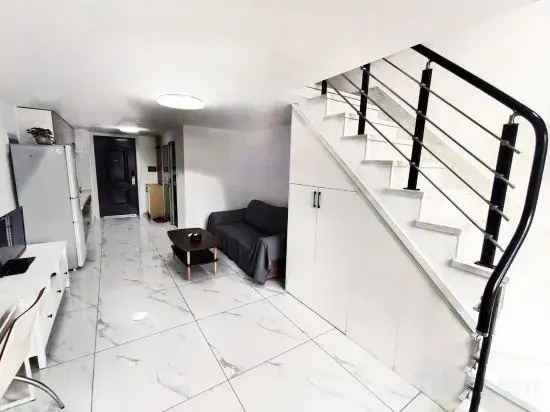 Duben Xiong Rizu Apartment