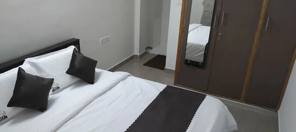 SLV Aashraya Apartment Stay