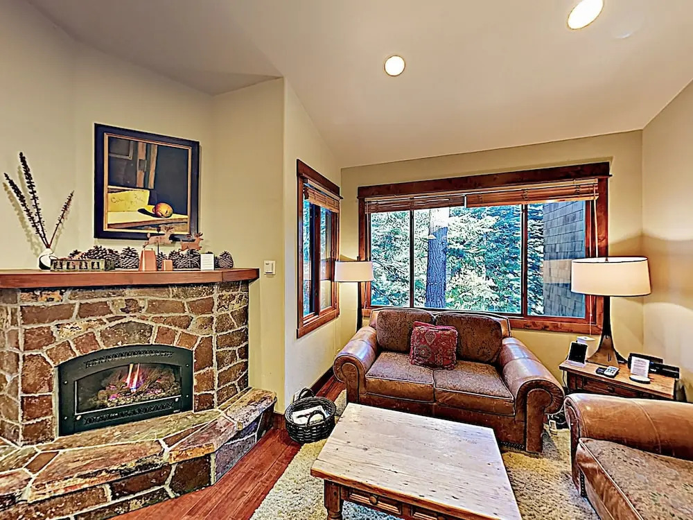 All-season Mountain Getaway W/ Pools & Hot Tubs 2 Bedroom Condo