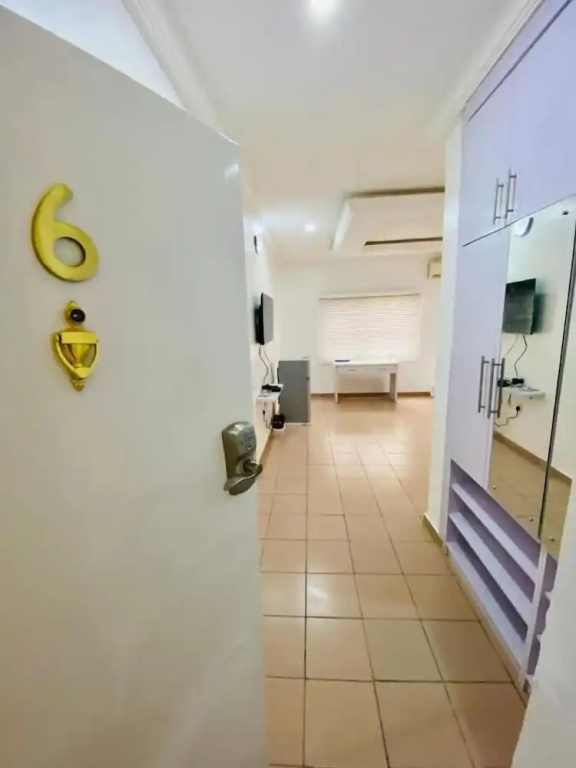 House 12 studios suites