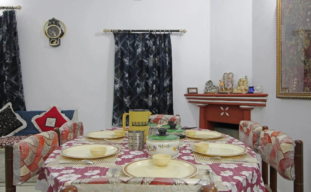Thakore House By OYO Rooms
