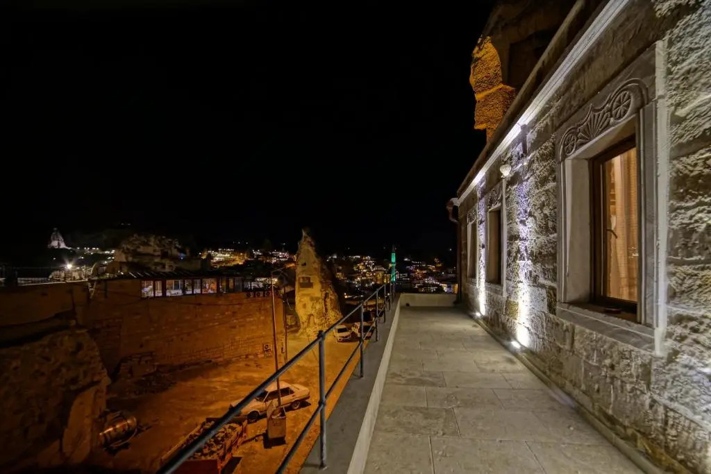Zeus Cave Suites