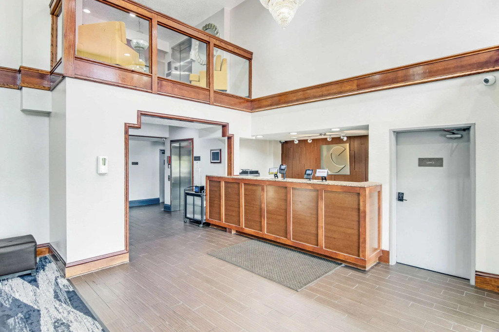 Comfort Suites near I-80 and I-94
