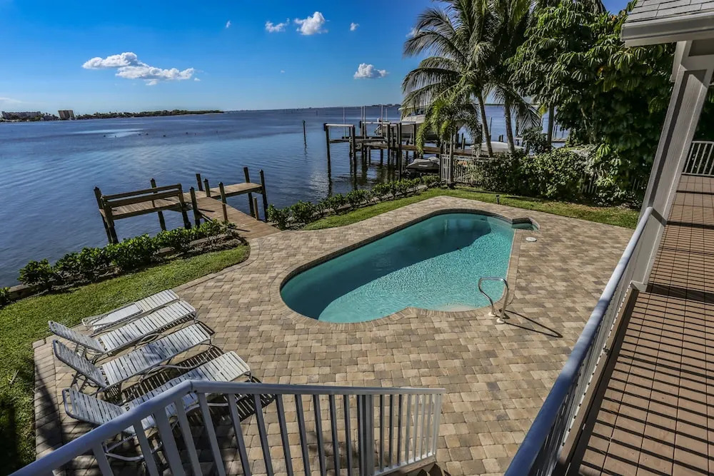 936 San Carlos