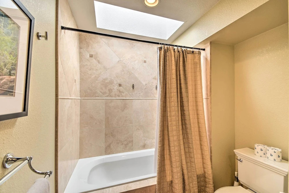 Golf Course Views, Hot Tub Access: Phoenix Home!