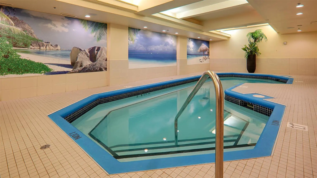 Doubletree By Hilton Montreal Airport