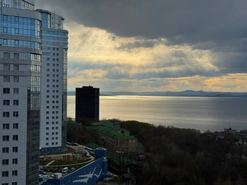 Морские закаты в новой стильной квартире