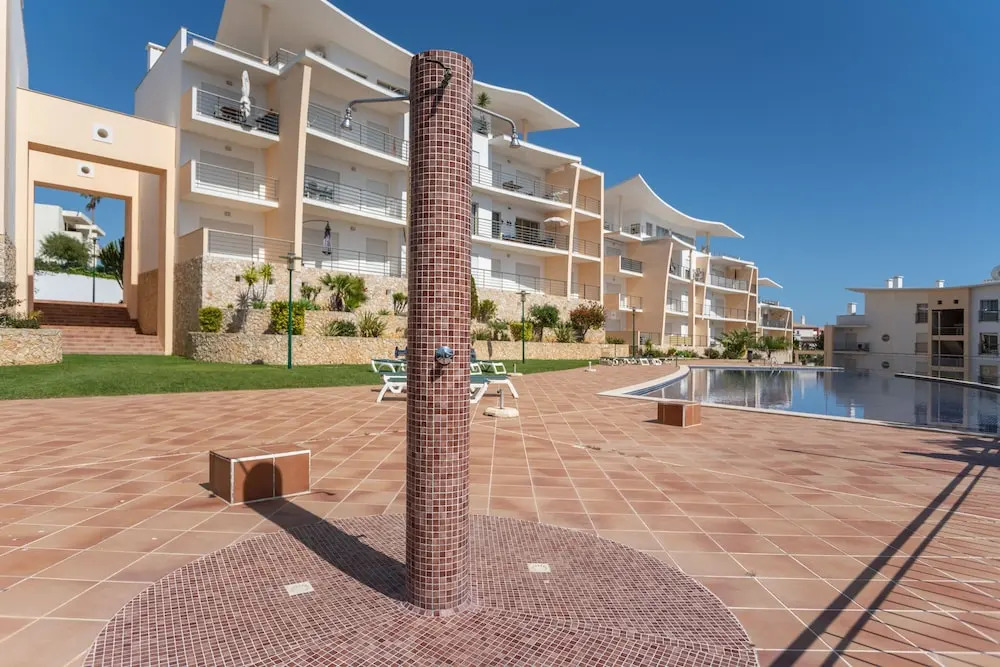 Sea view Apartment with 3 spacious Terraces & 2 Swimming pools