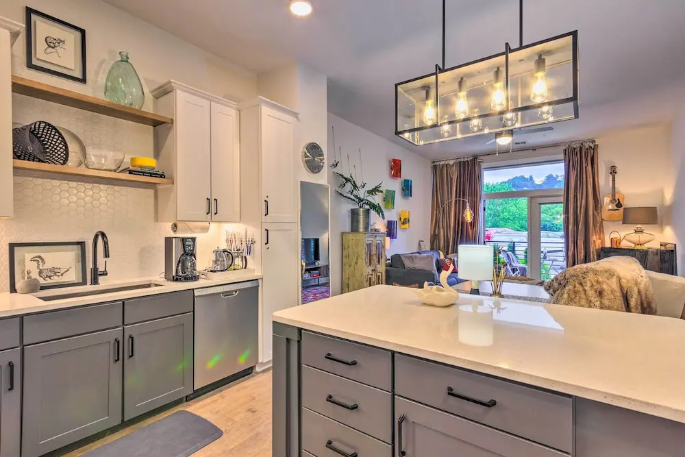 Walkable Downtown Asheville Condo w/ Balcony