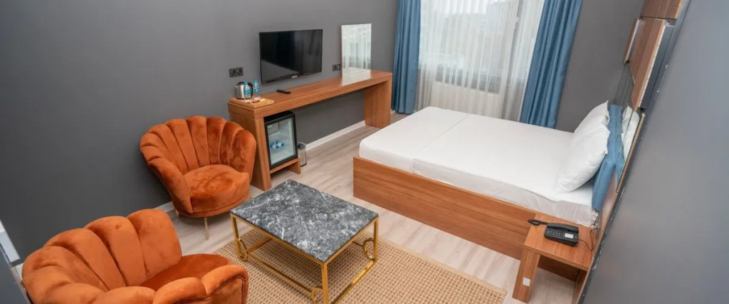 Center Suite