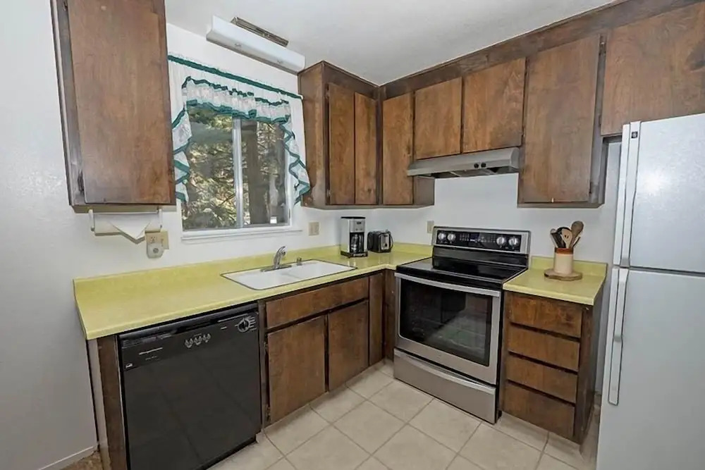 1629 Pioneer Trail 4 Bedroom Home by RedAwning