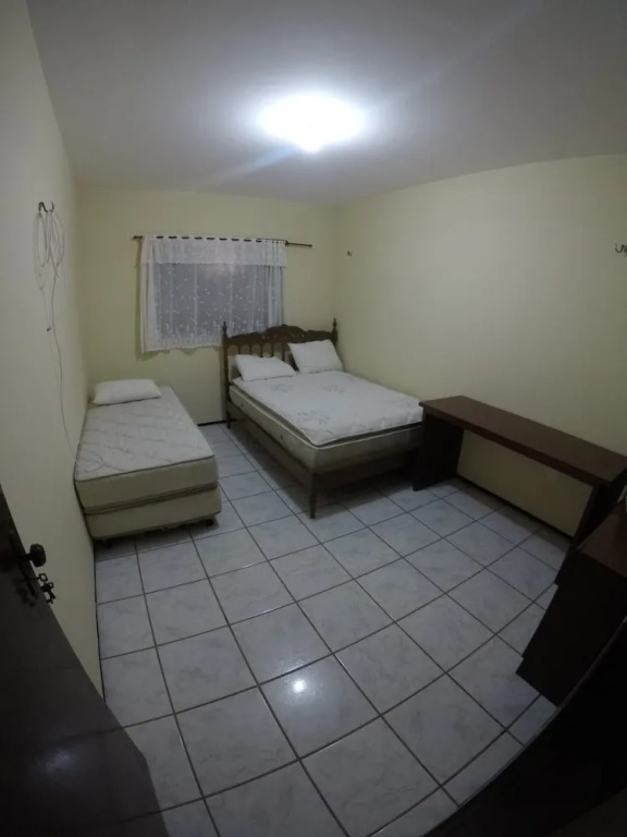 Apto 4 suites com ar para 15 pessoas