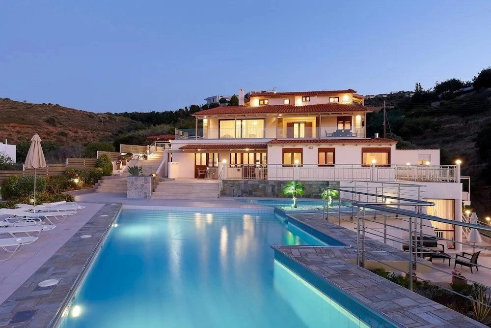 Cozy Pool Front Apartment With sea View Green