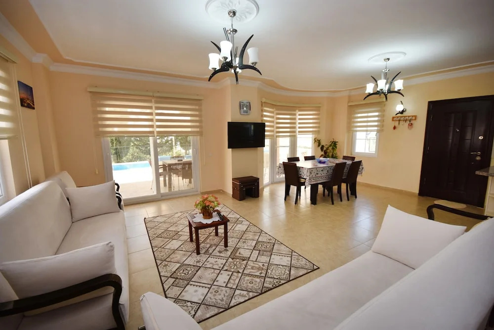 Villa Yonca by Helaltatilvillari