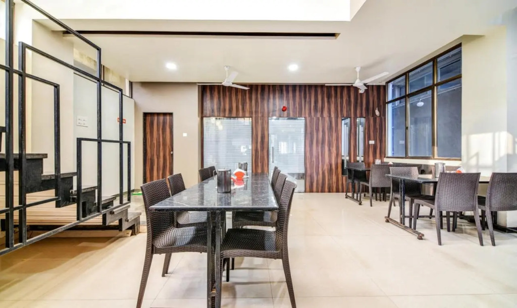 Treebo Shree Sai Suites - 2km from Mahalaxmi Temple