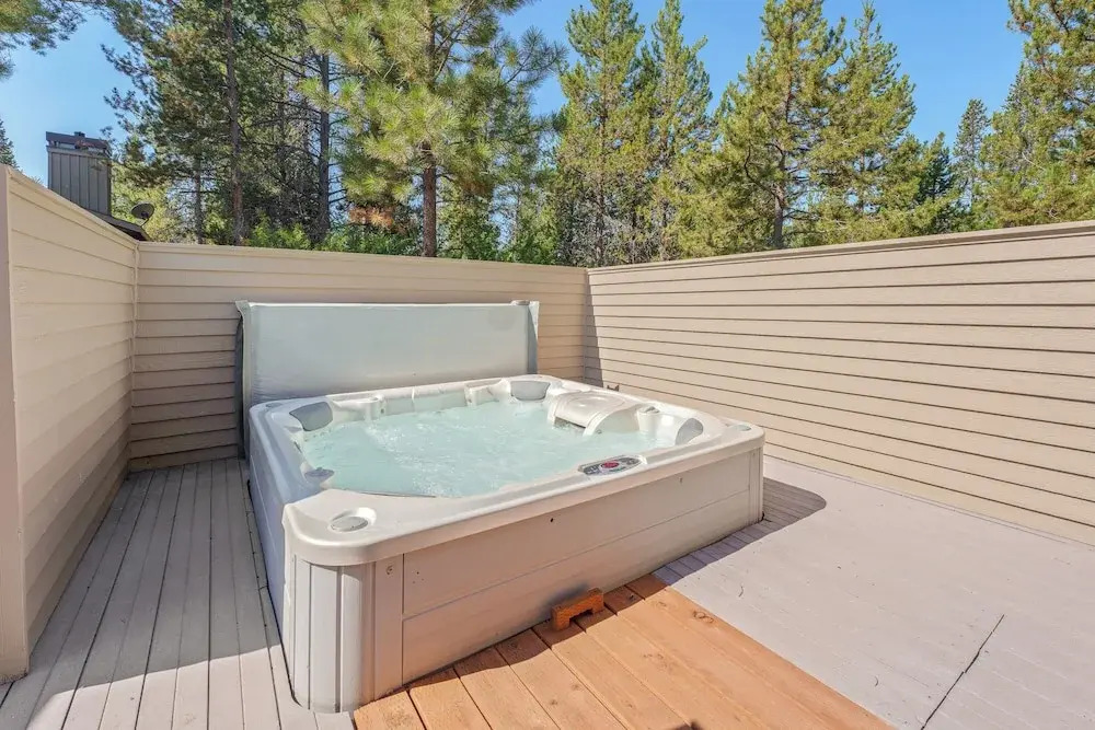 Charming Hot Tub Home Near Sharc
