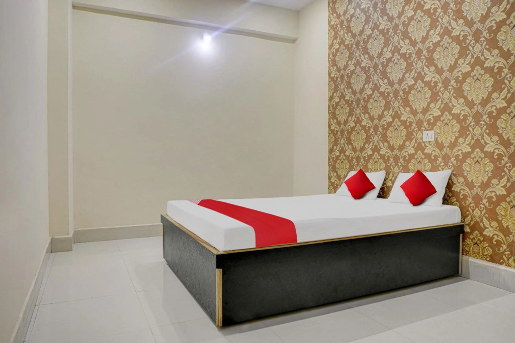OYO Flagship 92952 Youth Hotel
