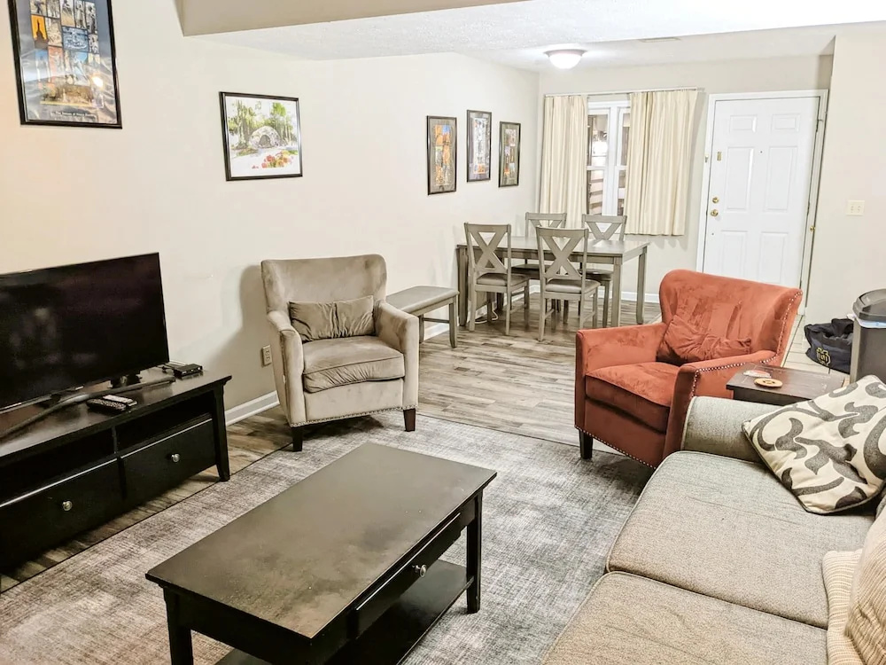 2 Br 2 b Condo at Unv of Notre Dame Short and Long Term Stays Welcome ND Football A5