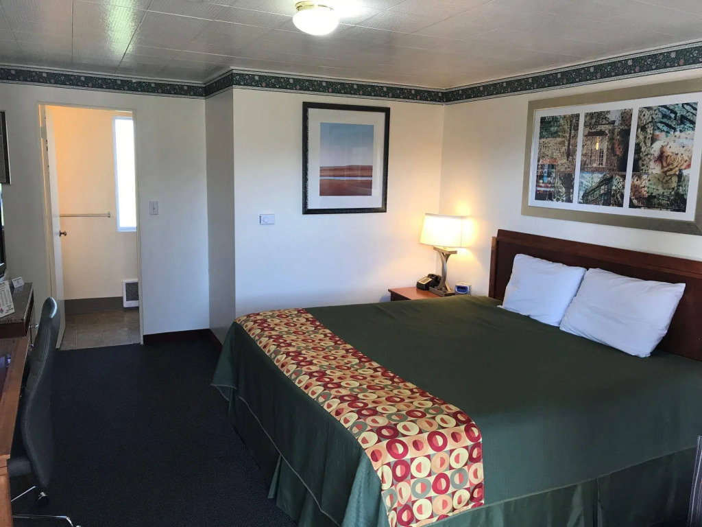 Riviera Inn
