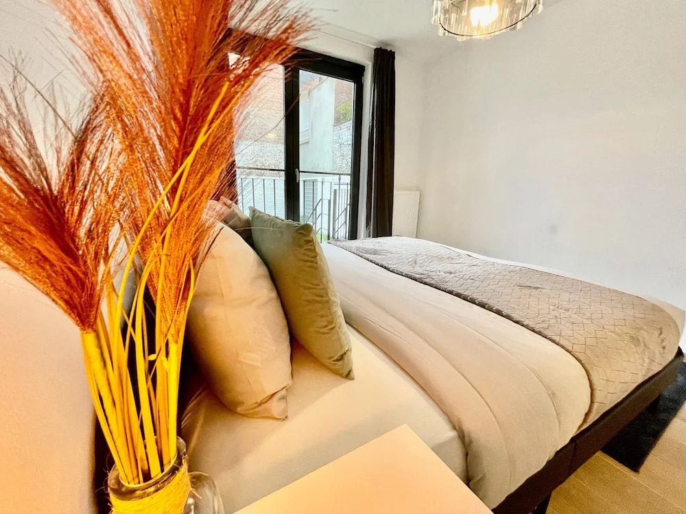 OneLuxStay near Fashion District