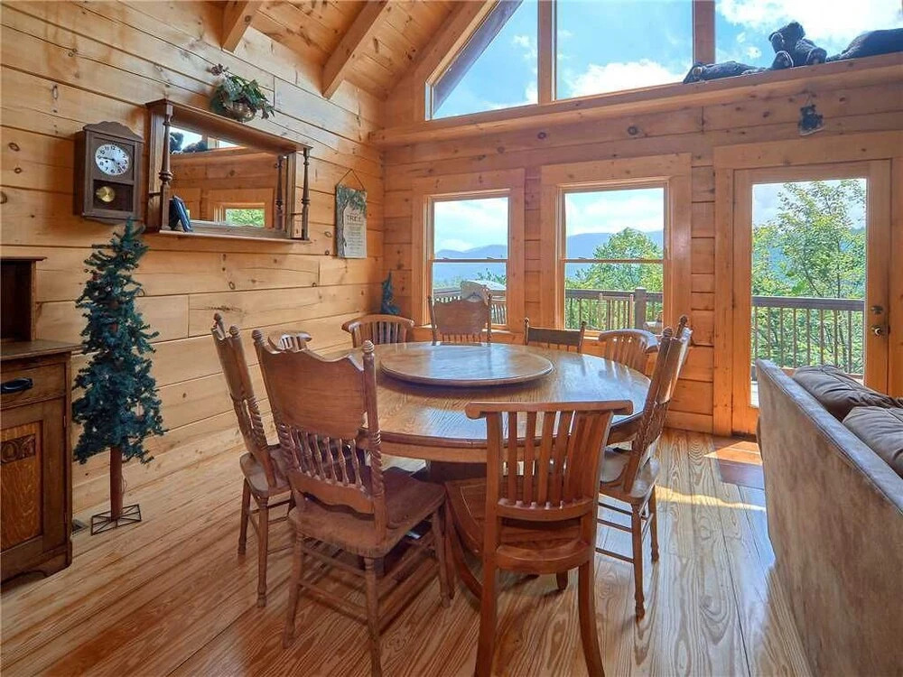 Bear Pause II - Three Bedroom Cabin