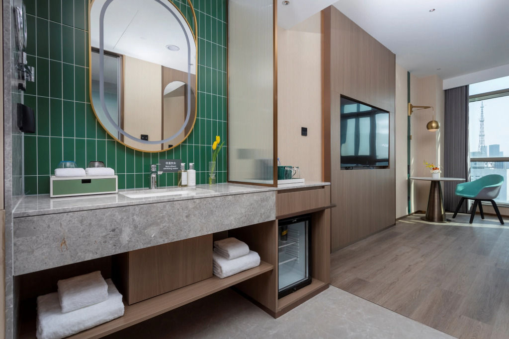 Holiday Inn Shanghai Jing'an by IHG
