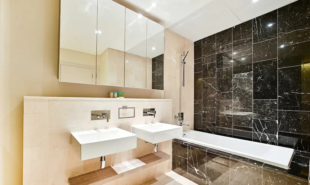 LUX The Elegant Palm Beach Suite
