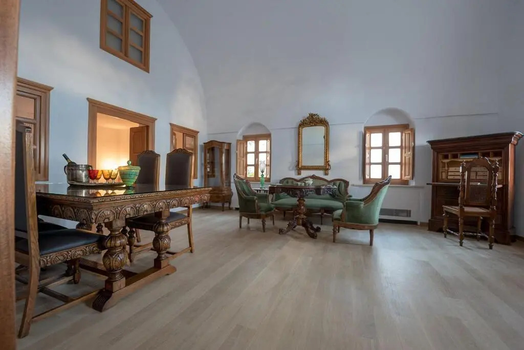 Casasantantonio 18th Century Luxury Mansion