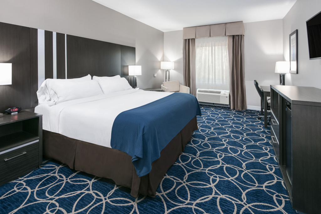 Holiday Inn Express and Suites Houston North - IAH Area by IHG