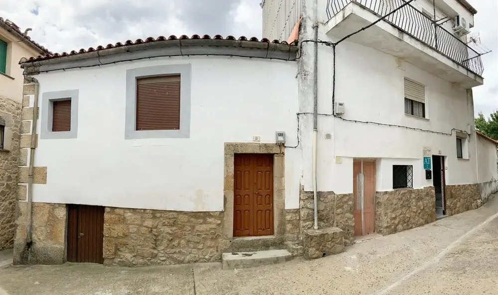 Holiday Home in Villamiel with Mountain Views