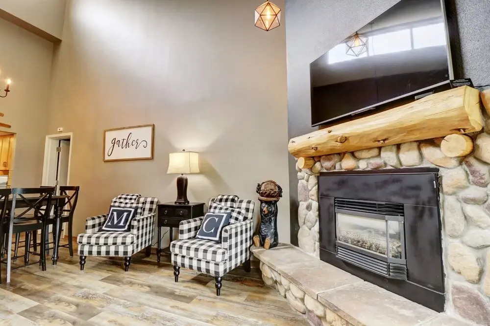 Large, Welcoming Condo With Incredible Views - WL406 by Redawning