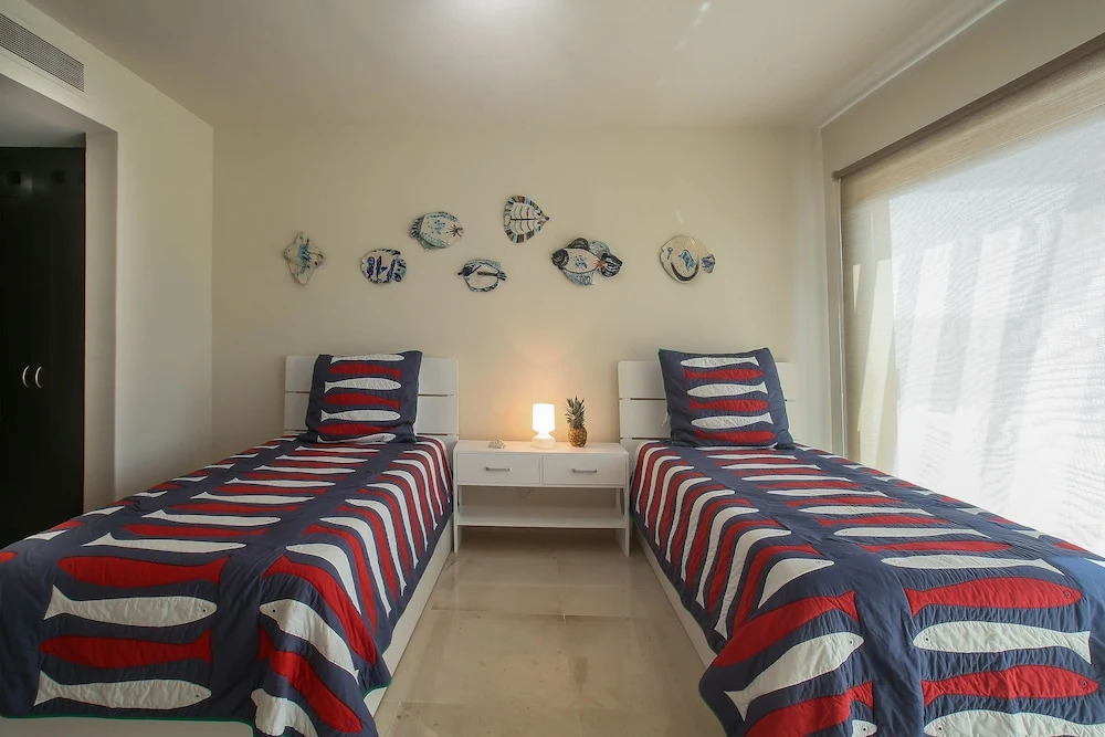 Luxurious & Central Condo In Playa Steps From The Beach