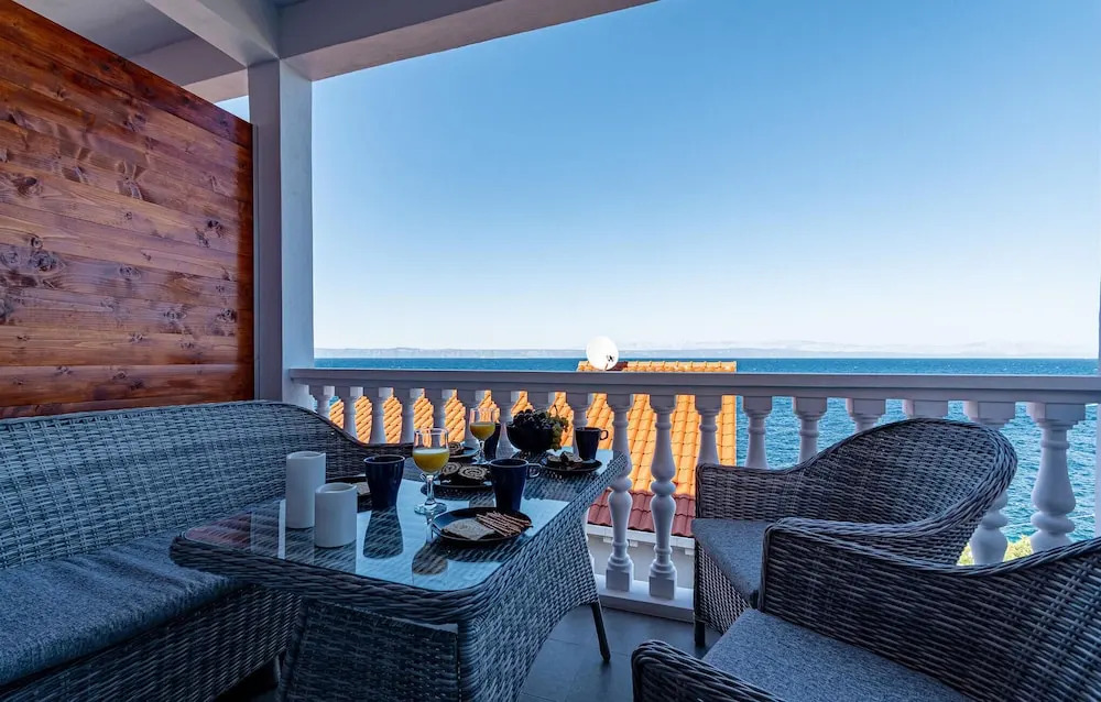 Beautiful Apartment in Prigradica With Wifi